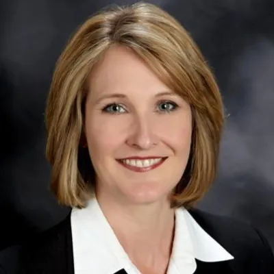 Gina Schnell, Agent in  - Compass