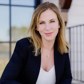 Courtney Whalen, Agent in  - Compass