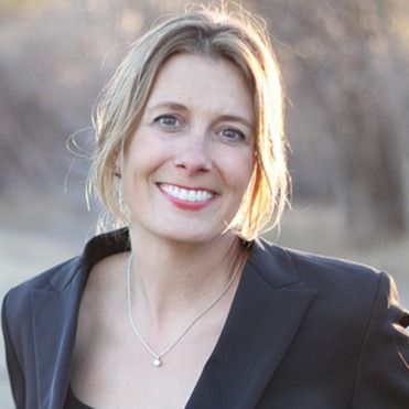 Headshot of Laura Neal