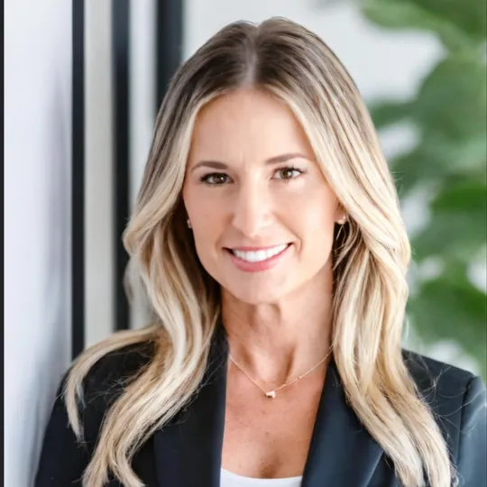 Melissa Kusack, Agent in  - Compass