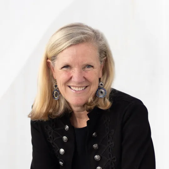 Paige Dooley, Agent in  - Compass