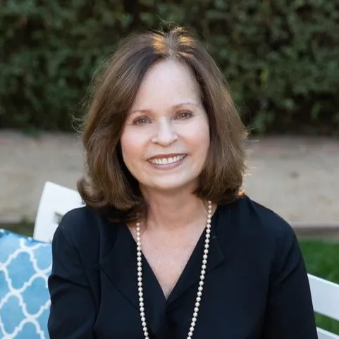 Mimi Stevens-Torp, Agent in  - Compass