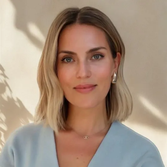 Sofia Wahlberg, Agent in  - Compass