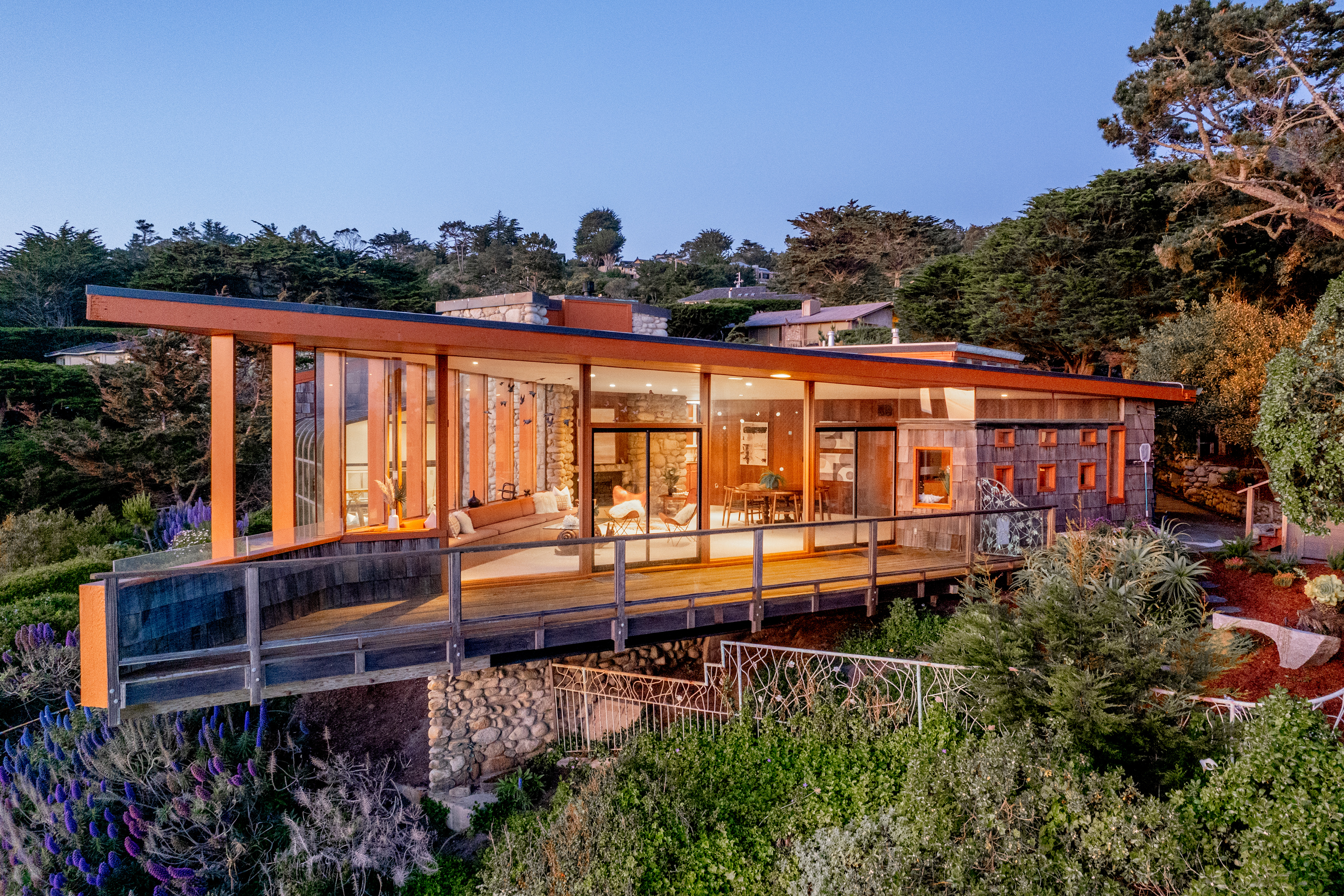 Sold: 1953 Mid-Century Home Perched on Cliffs