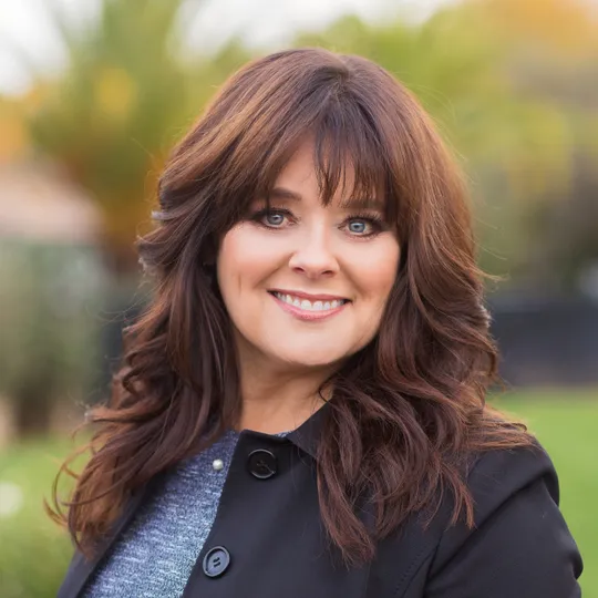 Julie Larsen, Agent in  - Compass