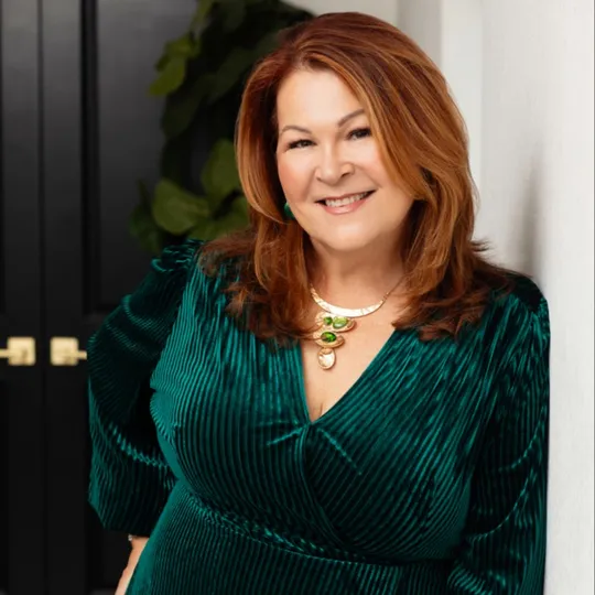 Vanessa Sinclair, Agent in  - Compass