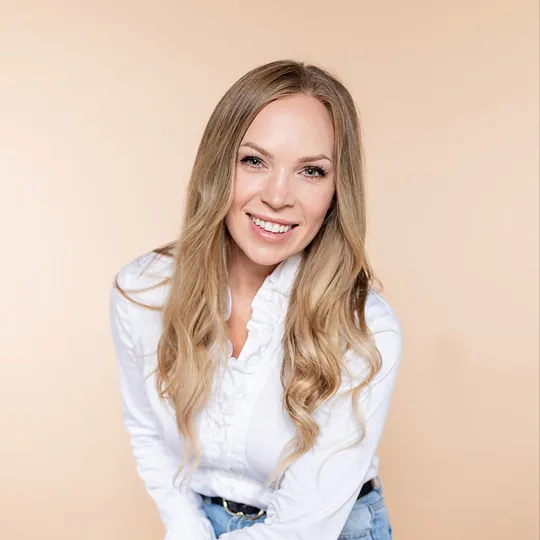Zoe Taylor, Agent in  - Compass
