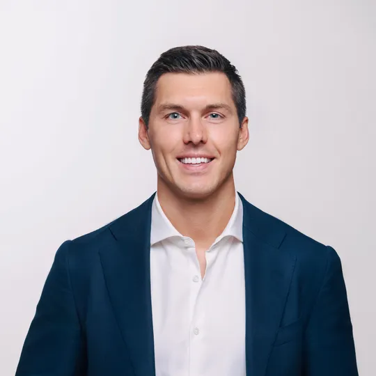 Adrian Radomski, Agent in  - Compass