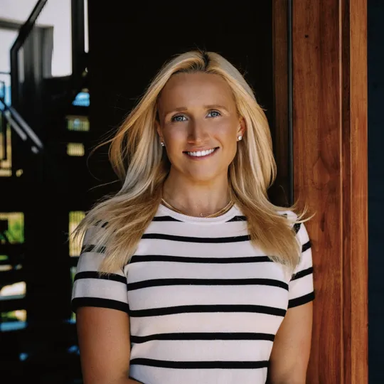 Emily Craven, Agent in  - Compass