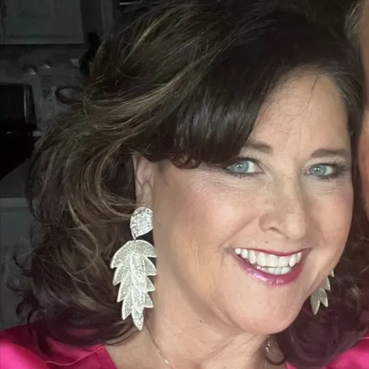 Diane Gatti, Agent in  - Compass