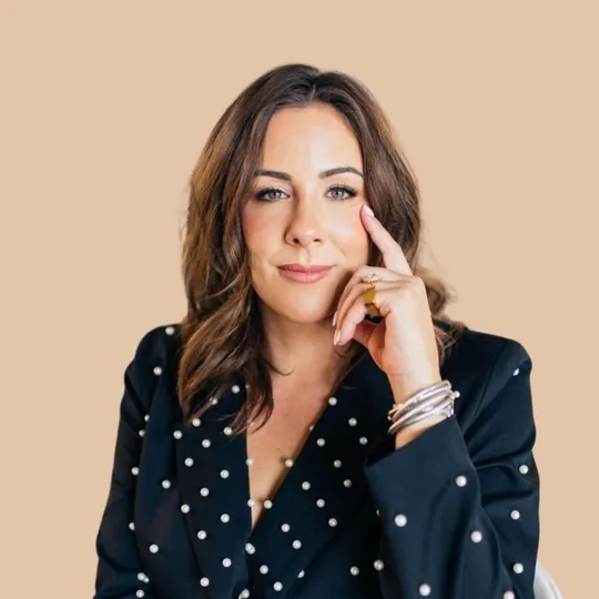 Leslie Guillory, Agent in  - Compass