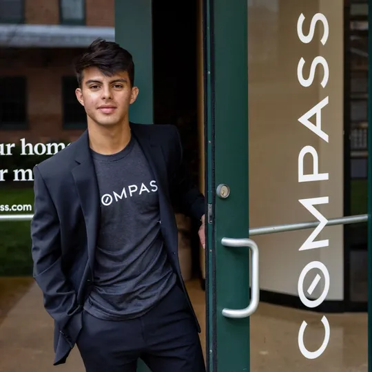 Sebastian Towles, Agent in  - Compass