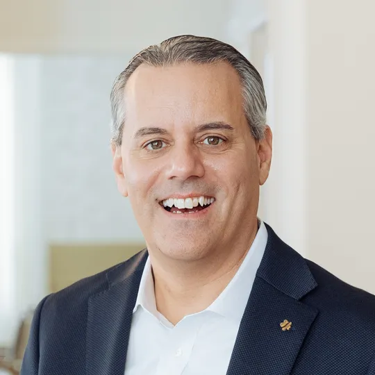 Vincent Vesci, Agent in  - Compass