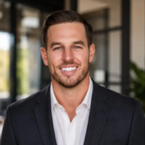 Riley King, Agent in  - Compass