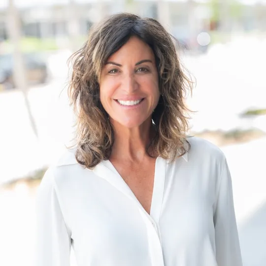 Debi Saltzberg, Agent in  - Compass