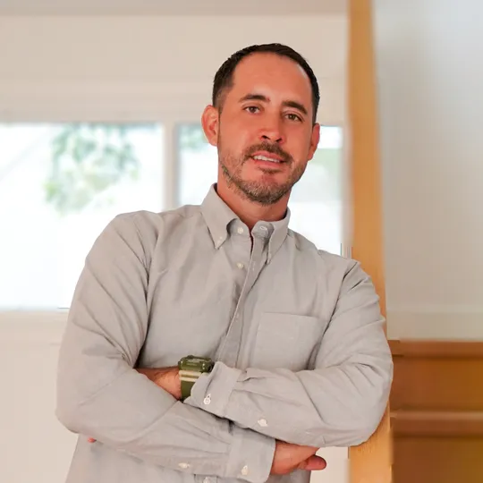 Jonathan Montenegro, Agent in  - Compass