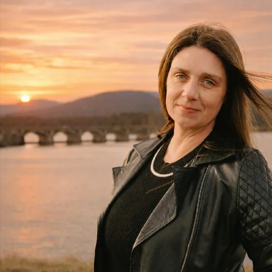 Sheena Lepez, Agent in  - Compass