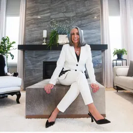 Deanna Wolfe, Agent in  - Compass