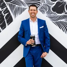 Steve Springer, Agent in  - Compass