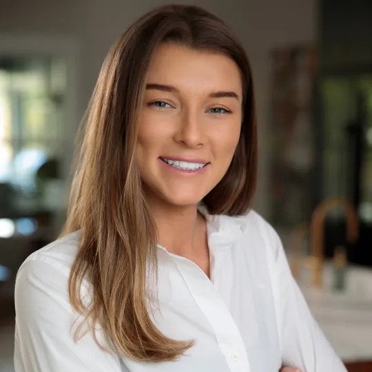 Hollyn Knight, Agent in  - Compass