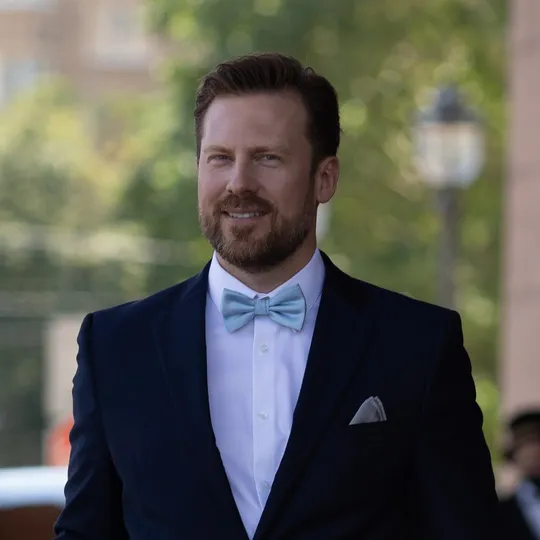 Yuri Sky, Agent in  - Compass