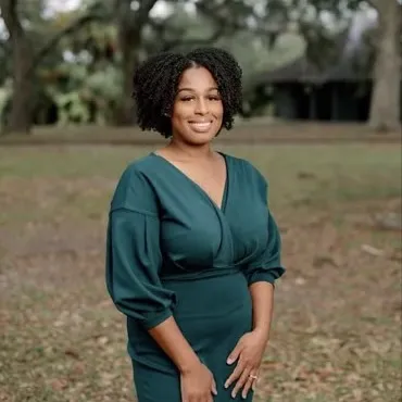 Kiara Mackey, Agent in  - Compass