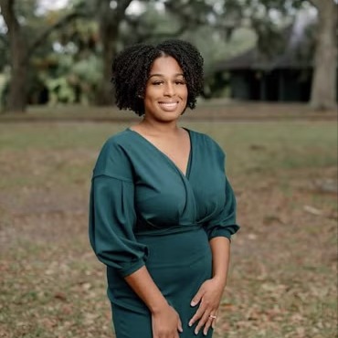 Headshot of Kiara Mackey