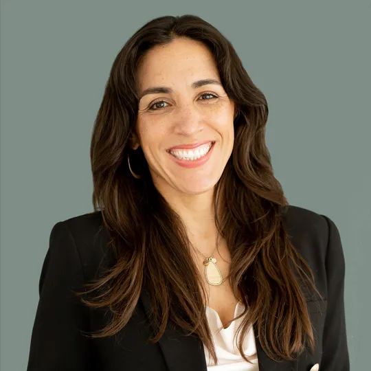 Erika Vexler, Agent in  - Compass