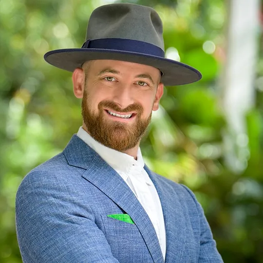 Avi Werde, Agent in  - Compass