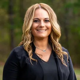 Gina Buniak, Agent in  - Compass