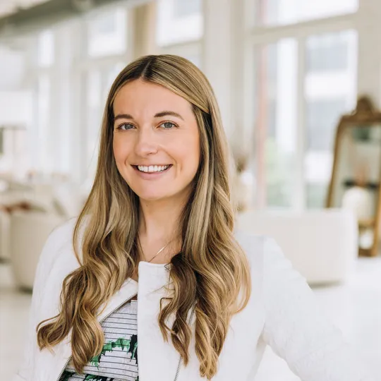 Tori Gwin, Agent in  - Compass