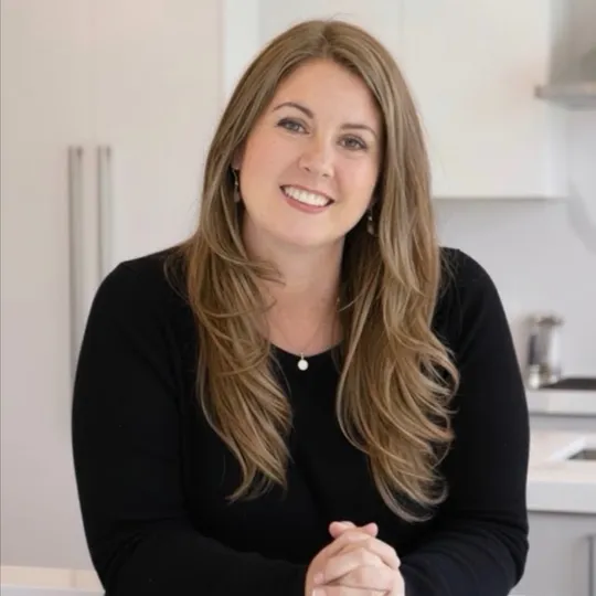 Toni Campo, Agent in  - Compass