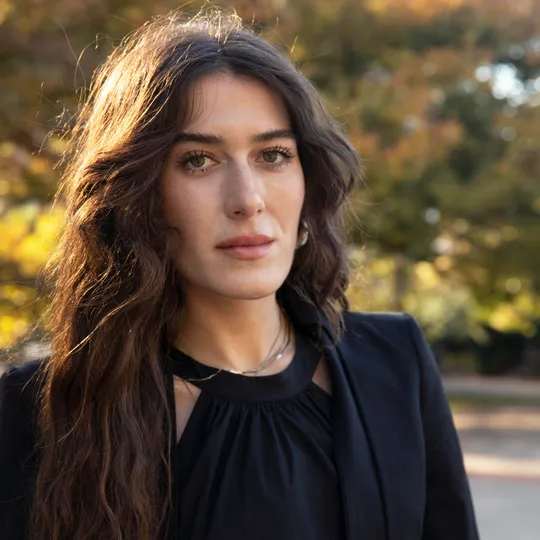 Esther Kogan, Agent in  - Compass