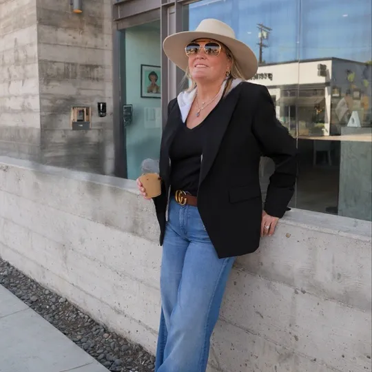 Monica Antola, Agent in  - Compass