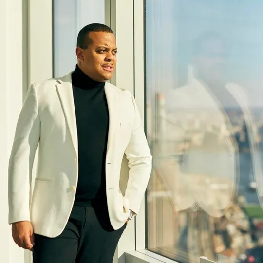 Travonté Taylor, Agent in  - Compass