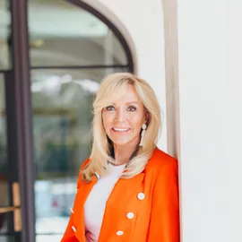 Susan Mooney, Agent in  - Compass