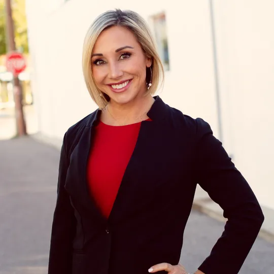 Kelly MacKinnon, Agent in  - Compass