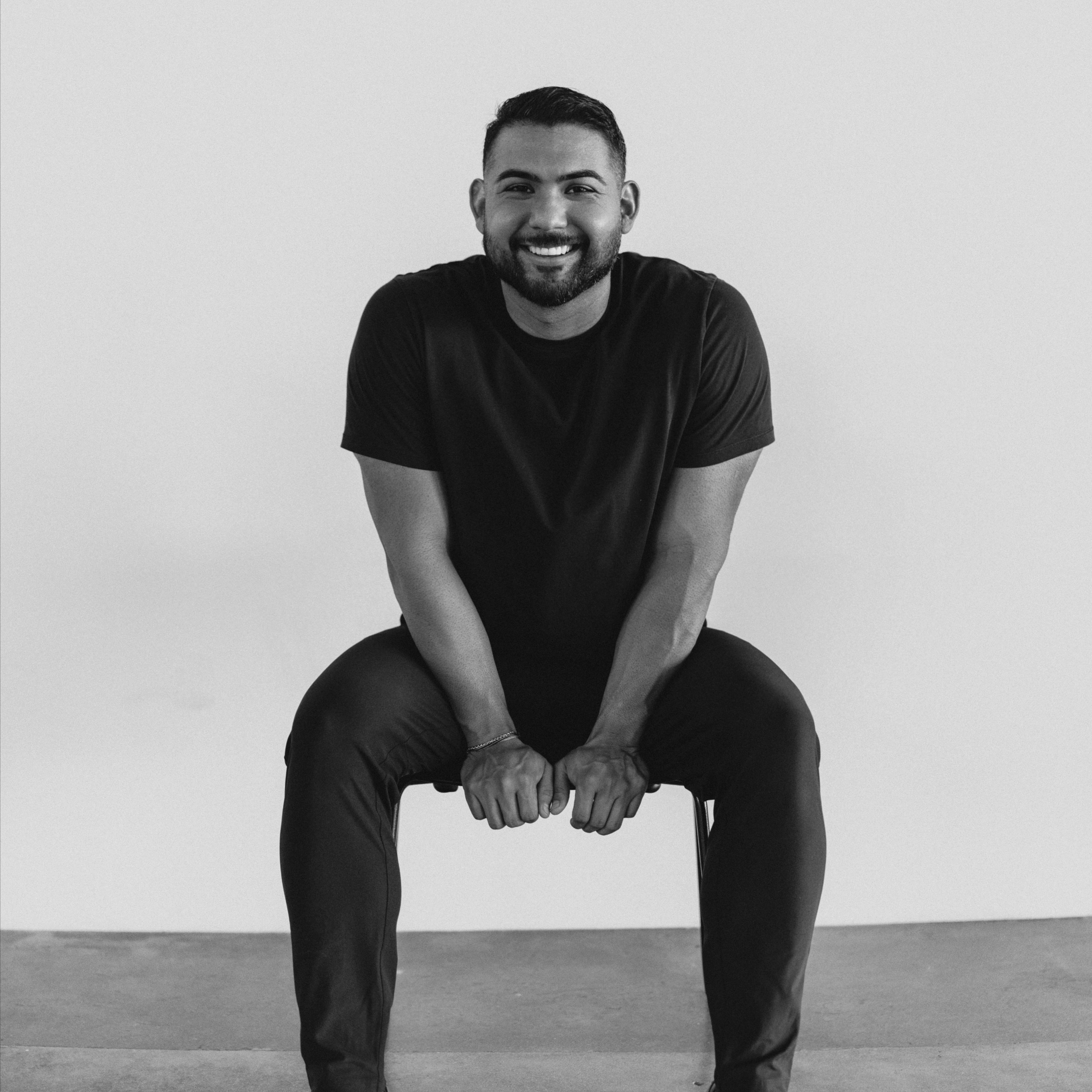 Headshot of Victor Flores