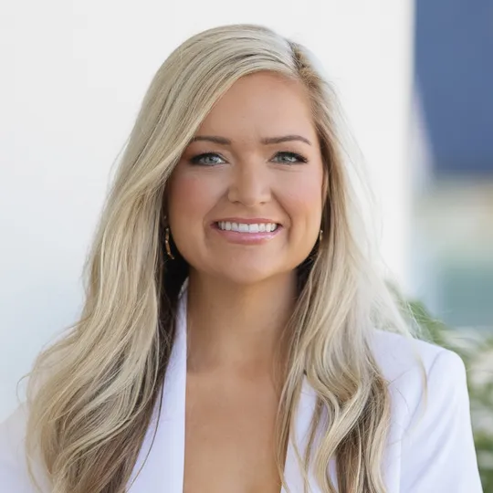 Sara Moore, Agent in  - Compass