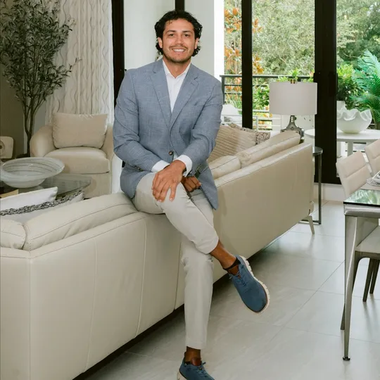 Steven Chavez, Agent in  - Compass