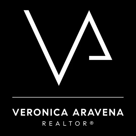 Veronica Aravena, Agent in  - Compass