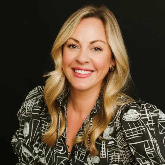 Caitlin Smith, Agent in  - Compass