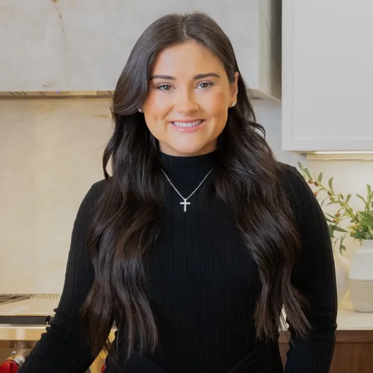 Isabel Arenas, Agent in  - Compass