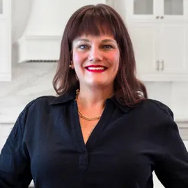 Robyn Phipps, Agent in  - Compass