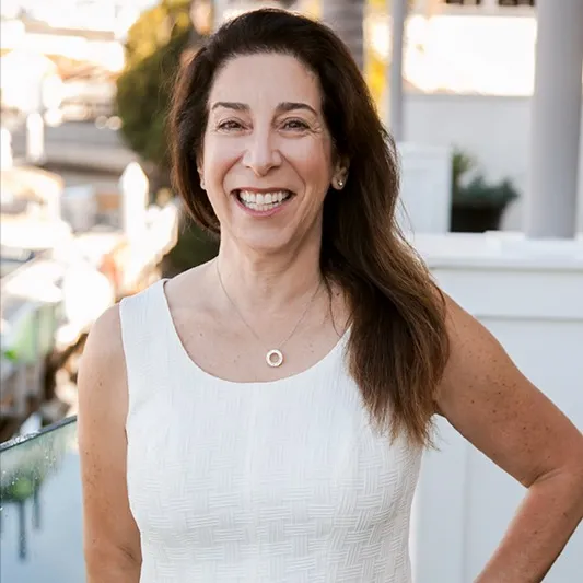 Mariana Donahue, Agent in  - Compass