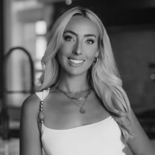 Danielle Schramm, Agent in  - Compass