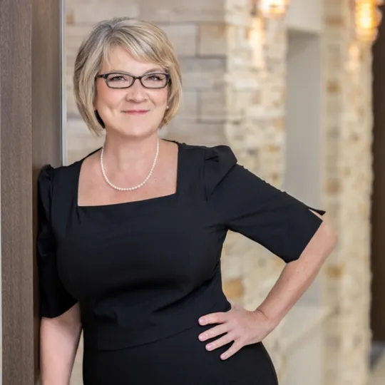 Juli King, Agent in  - Compass