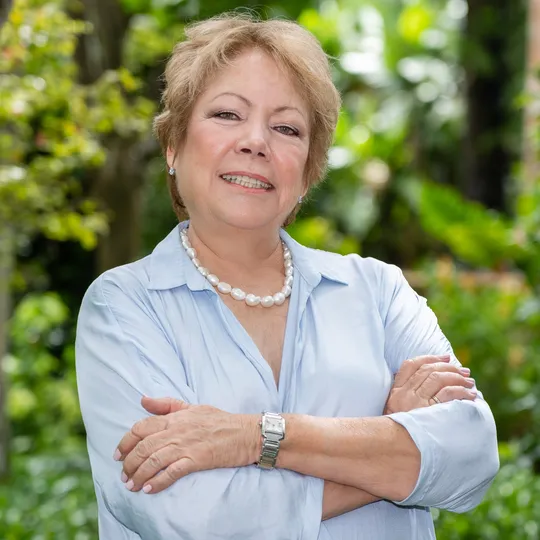 Elba Fernandez, Agent in  - Compass