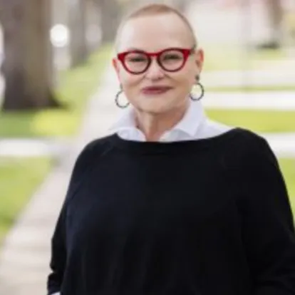 Joan Smothers, Agent in  - Compass