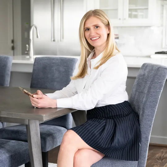 Anna-Louisa Yon, Agent in  - Compass